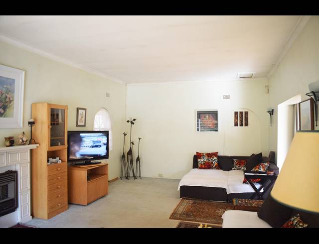 3 BEDROOM HOUSE FOR SALE IN MELROSE NORTH